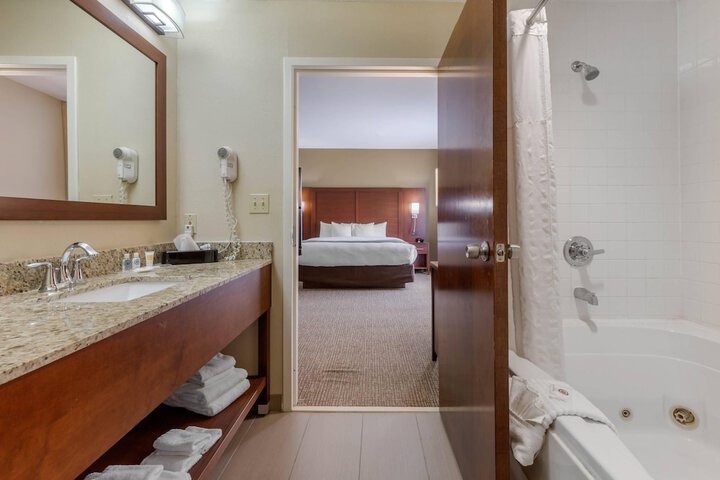 Room 34 of 60