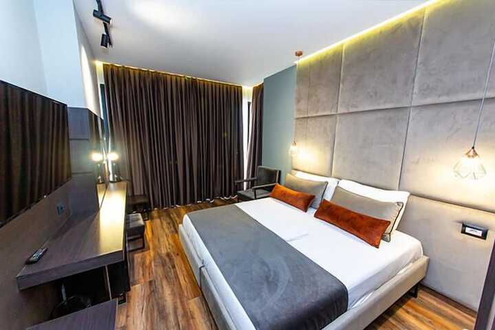 Room 4 of 96