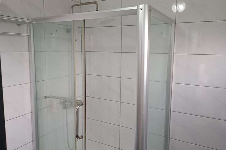 Room 6 of 16