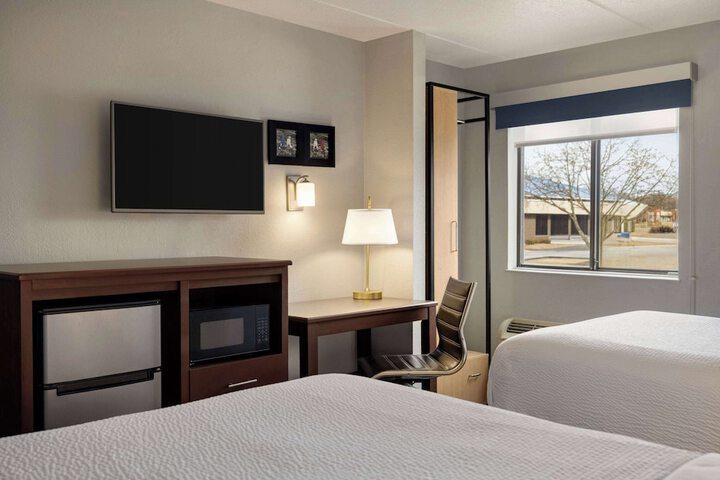 Double Accessible Queen Size Bed (7 of 7)