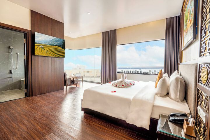 Room 30 of 104