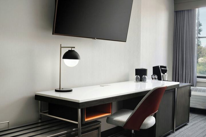 Room 13 of 37