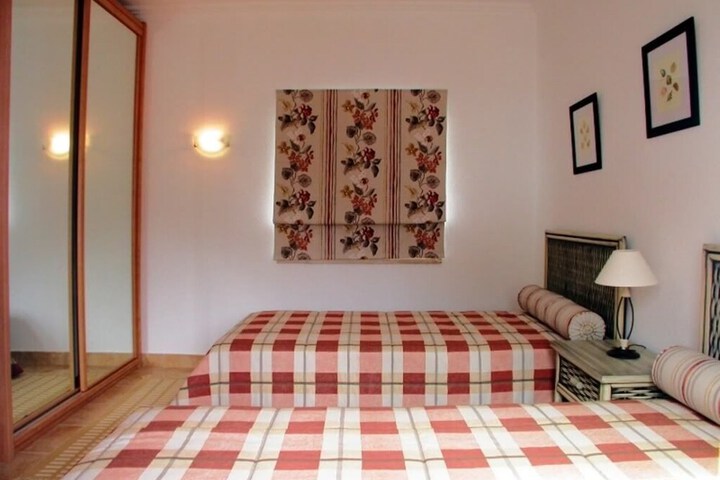 Room 2 of 42