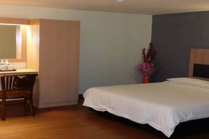 Room 9 of 34