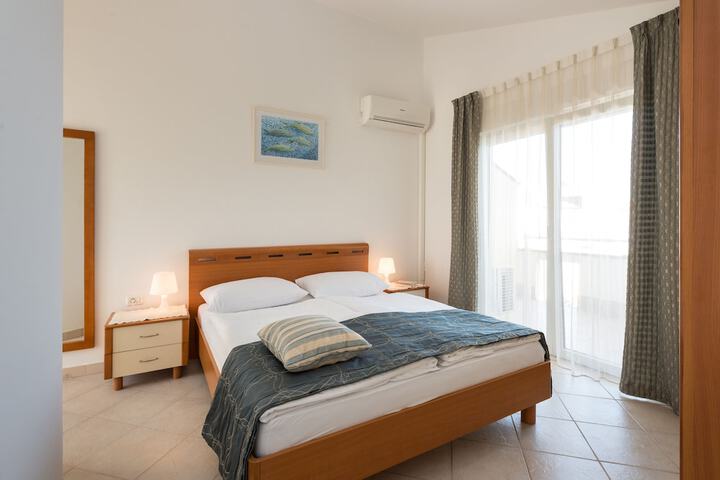 Room 5 of 43