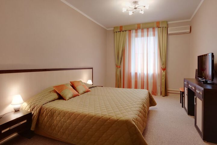 Room 10 of 34