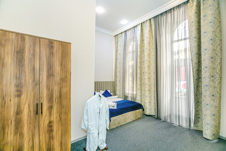 Room 2 of 79