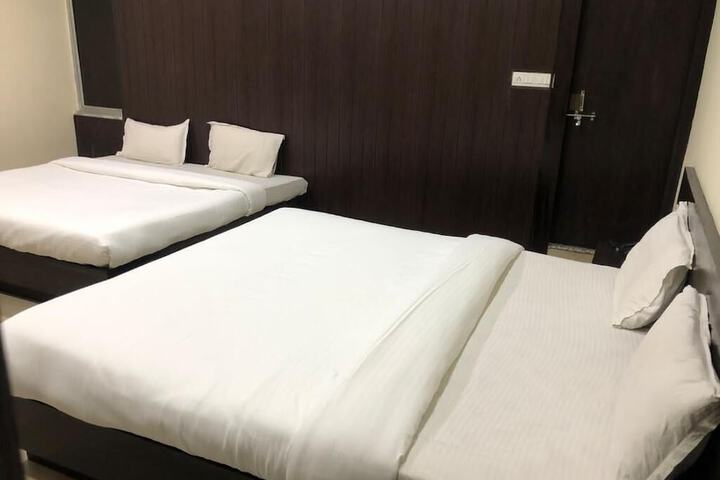 Room 15 of 37