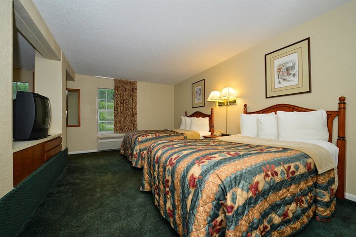 1 King Bed (4 of 4)