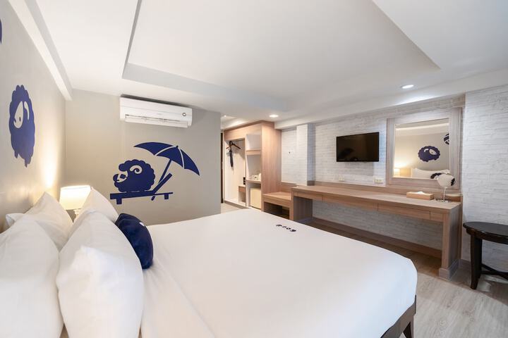 Room 11 of 113