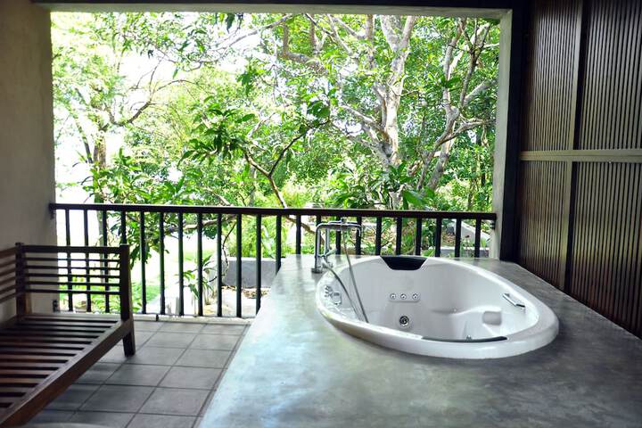 Hot Tub 41 of 76