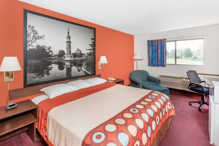 1 Queen Bed (9 of 13)