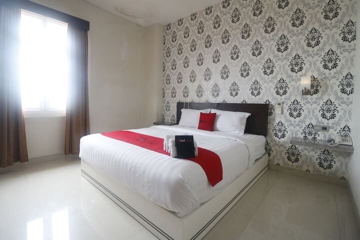 Photo of RedDoorz Plus near Universitas Negeri Makassar