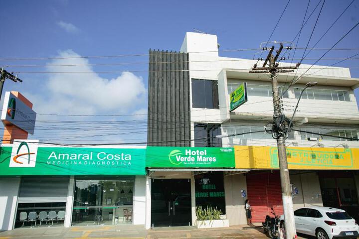 Exterior of Hotel Verde Mares