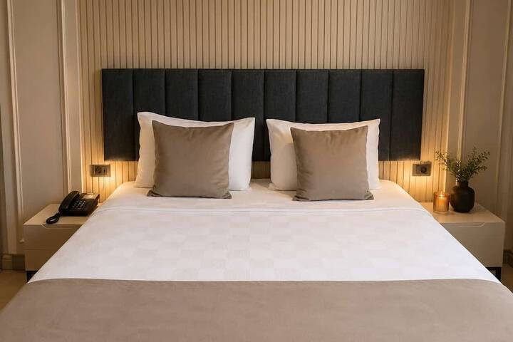 Room 32 of 76