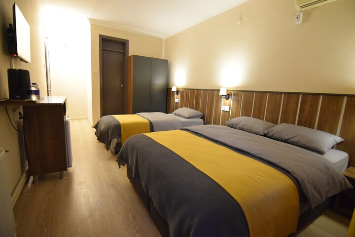 Room 18 of 103