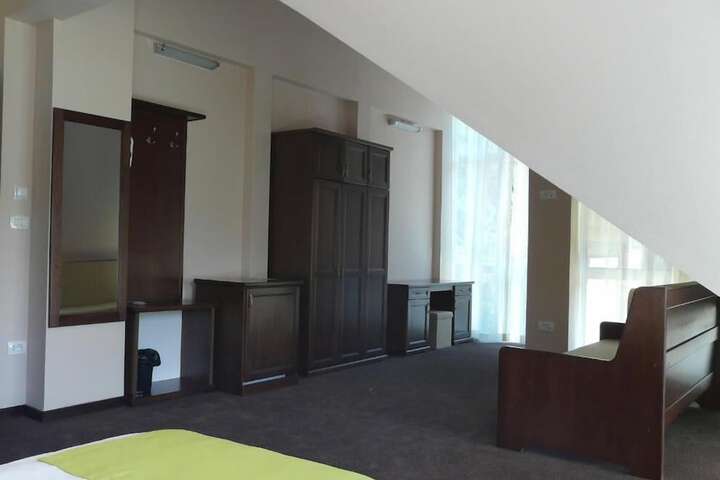 Room 7 of 109