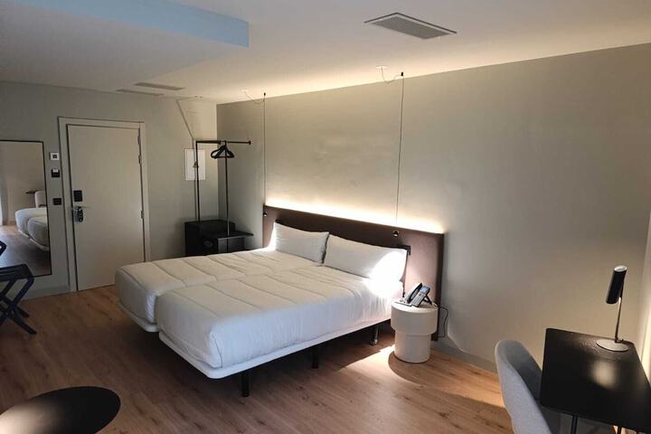 Room 3 of 27