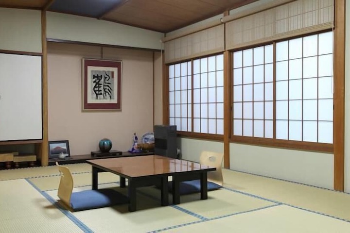 Room 4 of 19