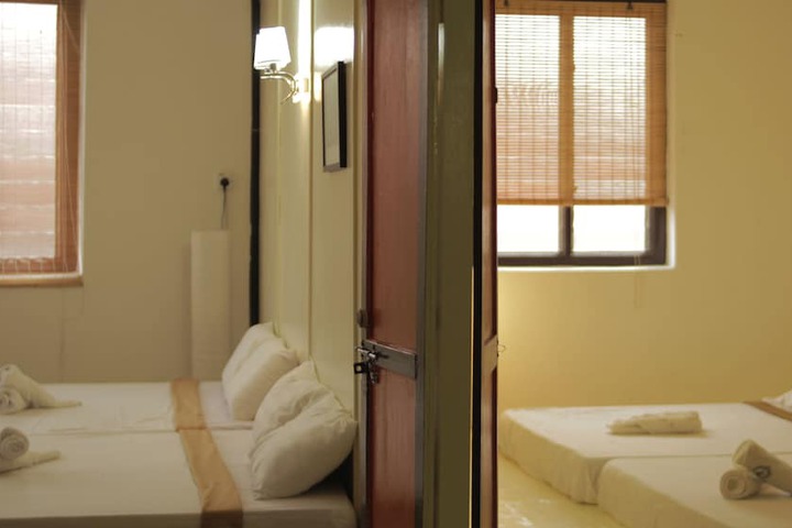 Room 27 of 76