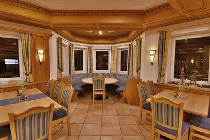 Dining 46 of 61