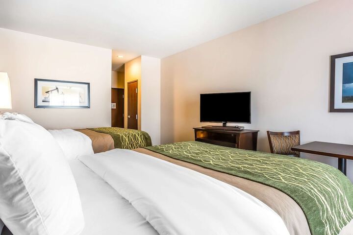 2 Queen Beds Accessible (14 of 16)