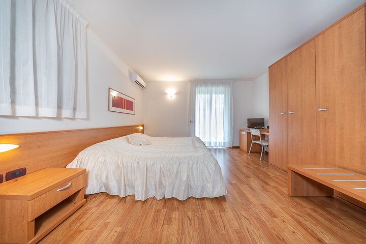Room 8 of 54