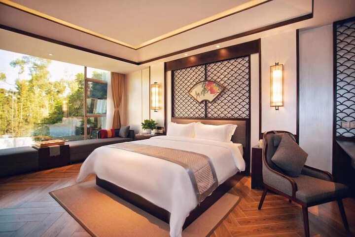 Room 13 of 46