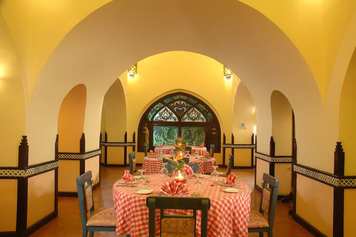 Dining 65 of 88
