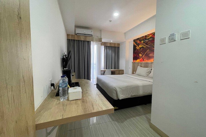 Room 5 of 12