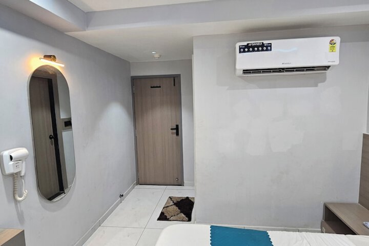 Room 14 of 18