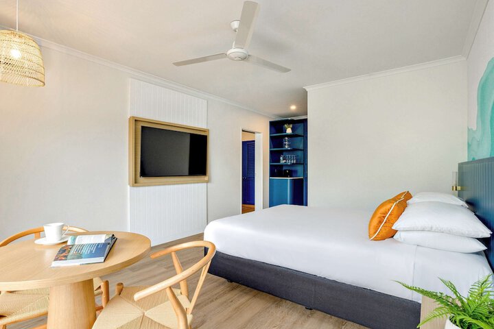 Room 3 of 53