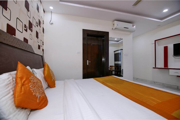 Room 36 of 77