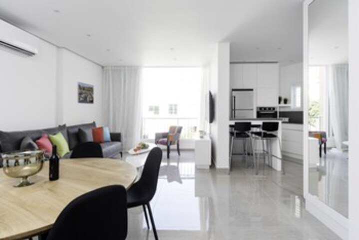 Room 9 of 20