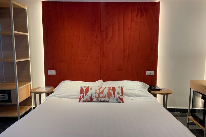 Room 25 of 49