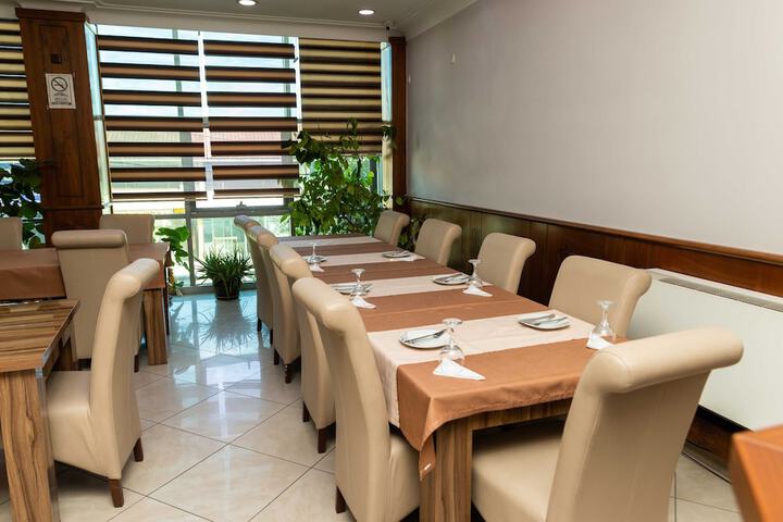 Dining 14 of 18