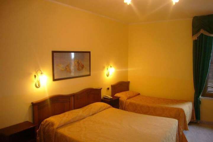 Room 13 of 35