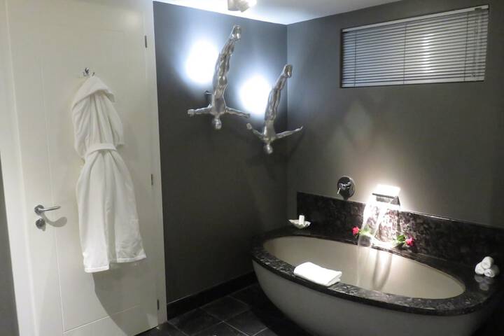 Room 65 of 119