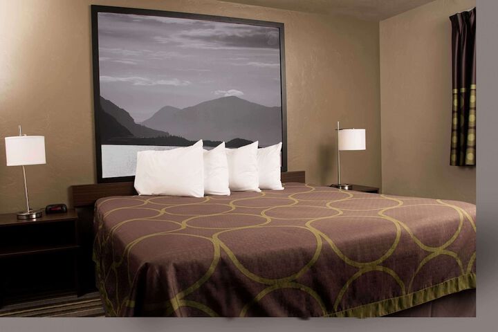 Room 14 of 18