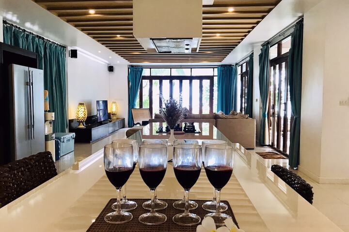 Entrance & Lobby