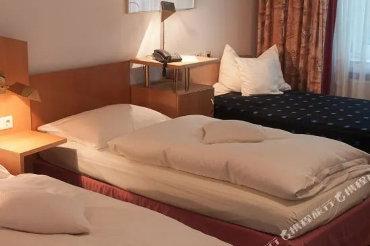 Room 2 of 9