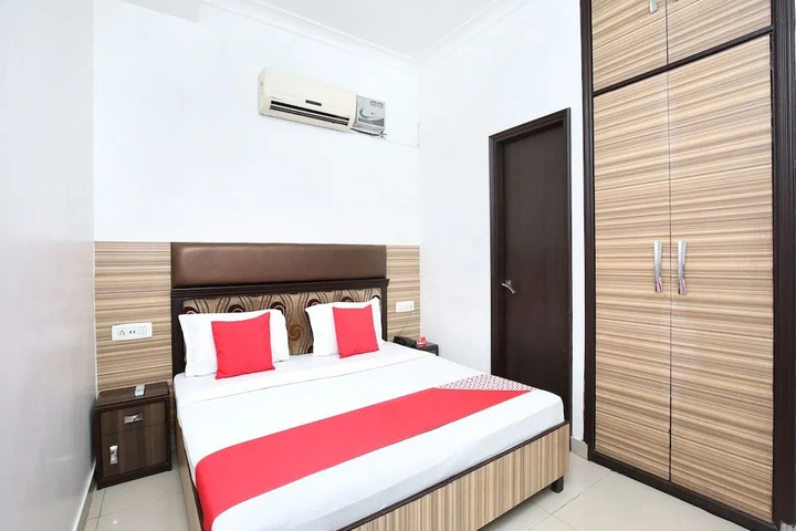Room 3 of 12