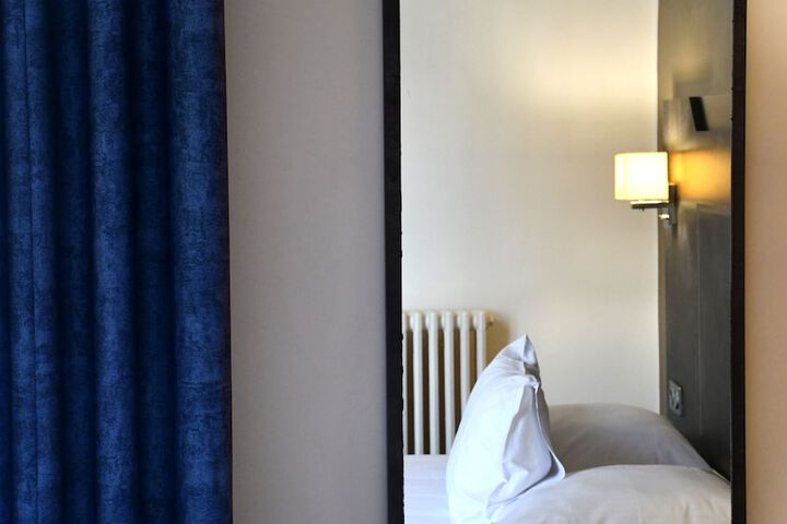 Room 13 of 21