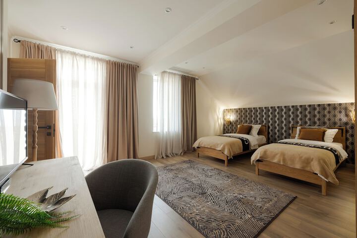 Room 2 of 69