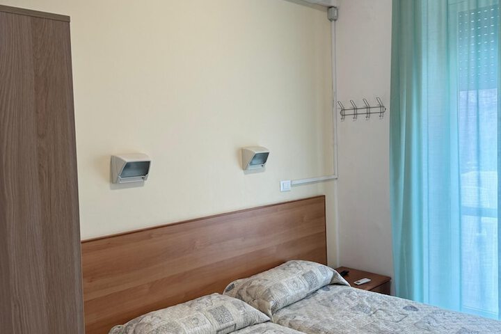 Room 9 of 39