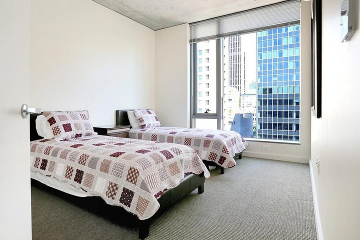 Room 4 of 12
