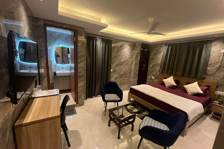 Room 3 of 7