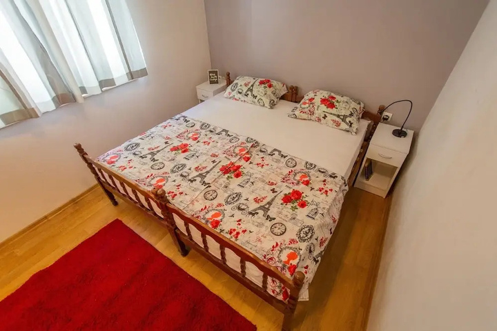 Room 6 of 17