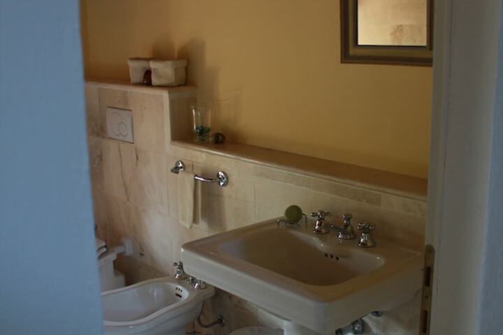 Room 14 of 36