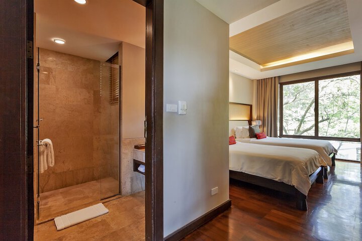 Room 15 of 164